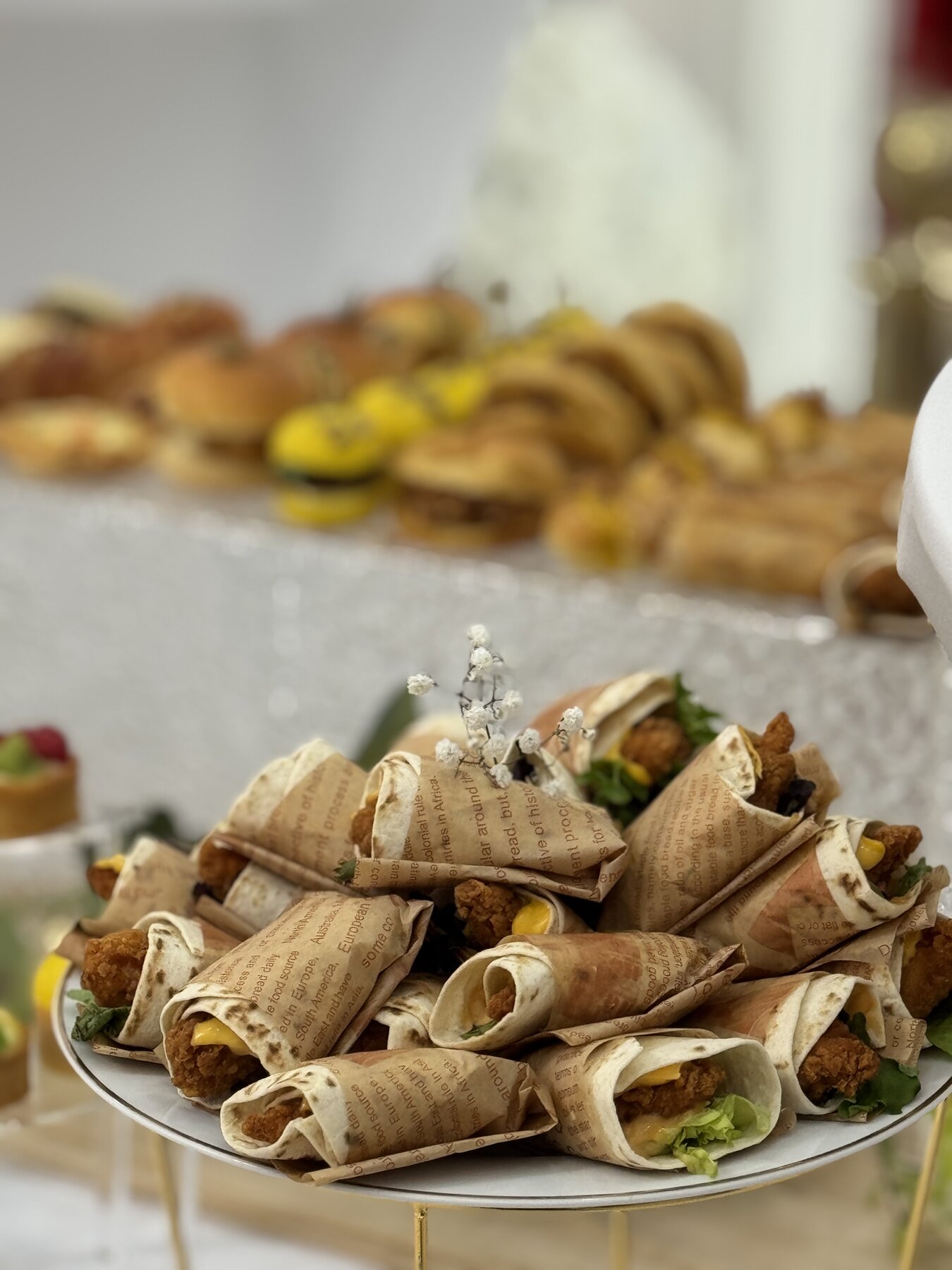Plateau varié de bouchées salées pour cocktail traiteur au Festif