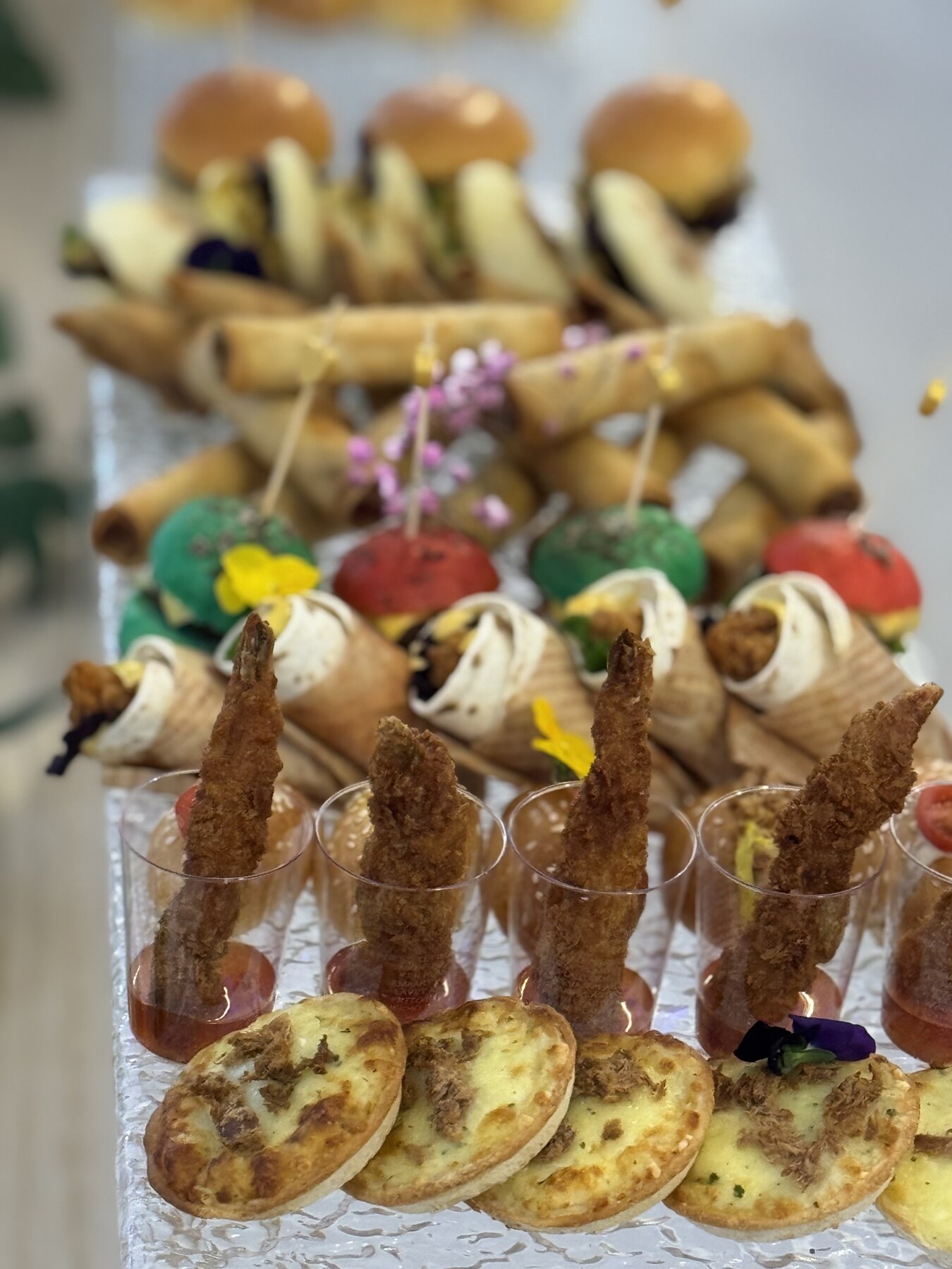 Tour de canapés et bouchées pour cocktail traiteur au Festif