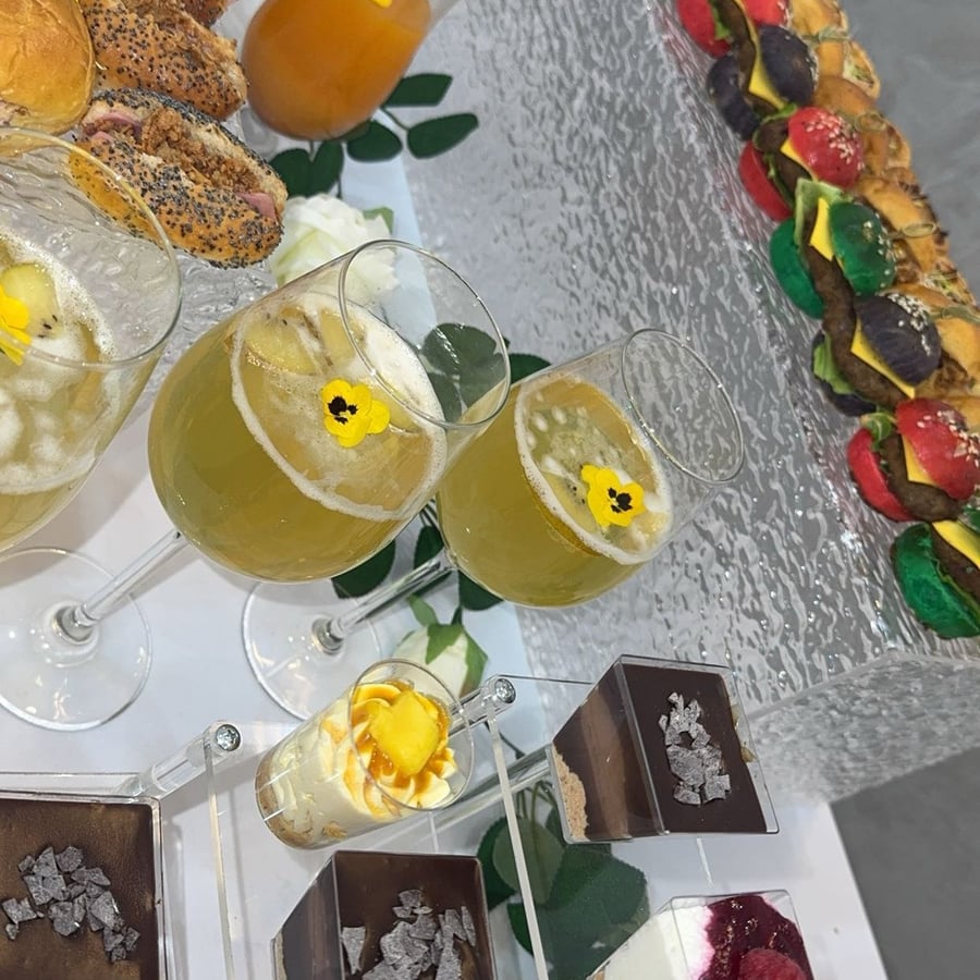Verres de cocktail et mises en bouche pour réception au Festif
